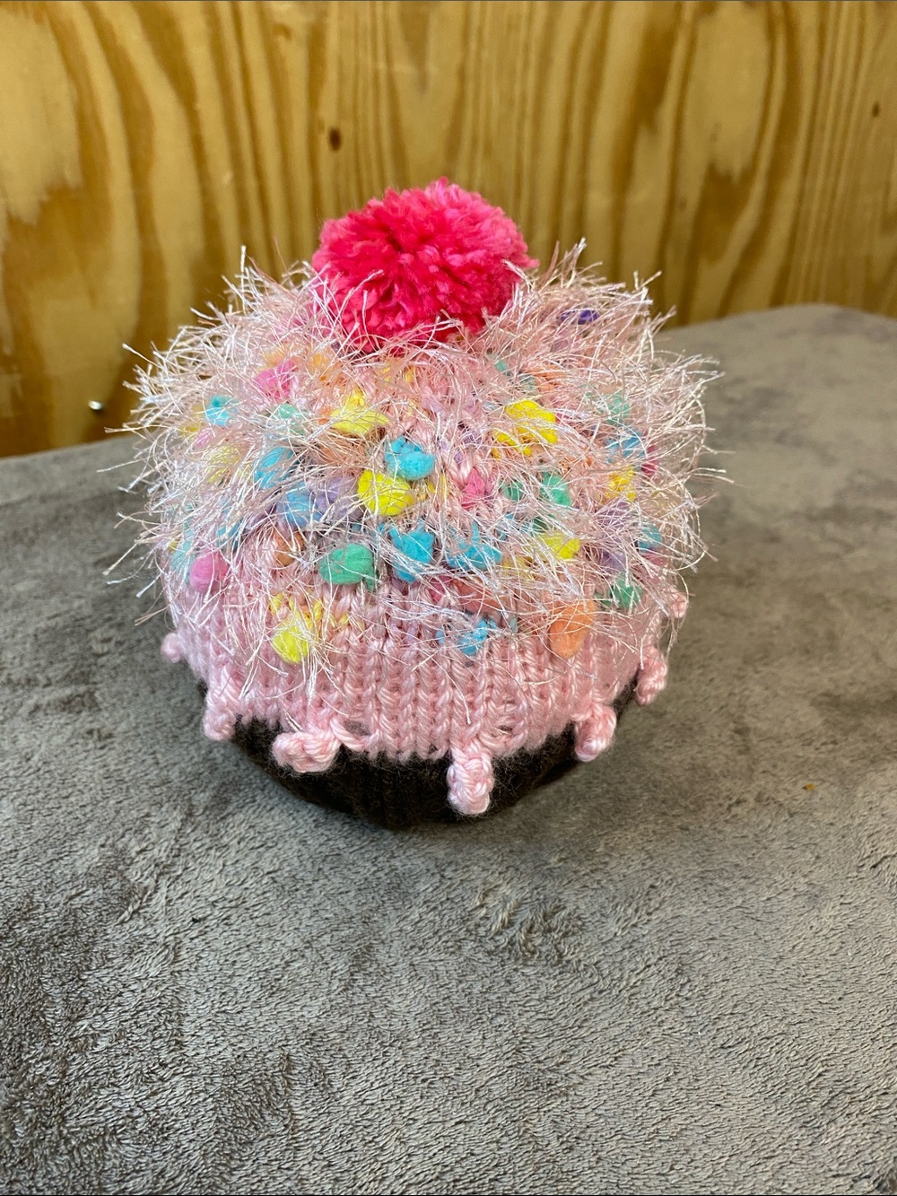 Knitted cup cake beanie size XS NWT